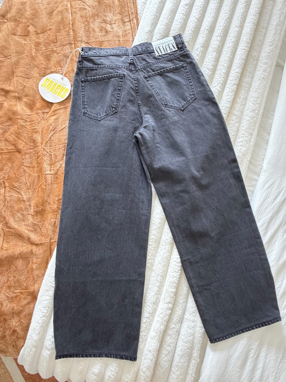 MOTHER Women’s Straight Jeans in Charcoal Black - Picture 4 of 8
